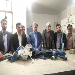 مدیرکل دفتر صنایع پوشاک و منسوجات وزارت صمت از واحد های تولیدی پوشاک شهرستان بهار بازدید کرد
