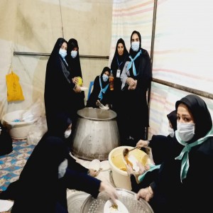 گزارش تصویری از حال و هوای خادمی در موکب آيت الله بهاری(ره) مستقر در ورودی شهر بهار