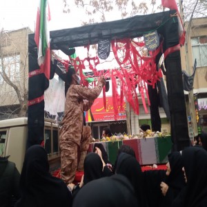 استقبال از شهدای گمنام در شهر بهار عصر امروز شهدای گمنام وارد شهر بهار شده و با حضور زنان و مردان ولایتمدار شهر بهار تشییع شدند.