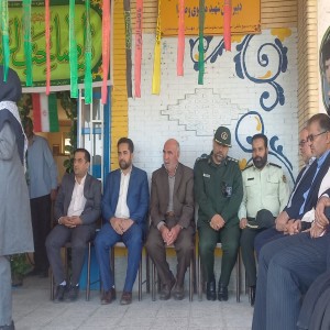 زنگ نواختن آغاز سال تحصیلی و زنگ مقاومت با حضور مسئولین استانی و شهرستانی در دبیرستان صدرا و شهیده موسوی روستای آبرومند