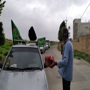 اعزام کاروان زیر سایه خورشید به شهر و روستاهای بخش صالح‌آباد استان همدان همراه با پرچم و خدام حرم امام رضا (ع)