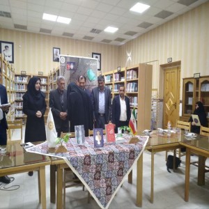 معرفی و بررسی کتاب "آدینه خونین"