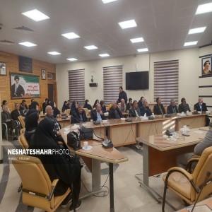 گزارش تصویری از نشست جمعی از فعالین اجتماعی شهر با فرماندار شهرستان