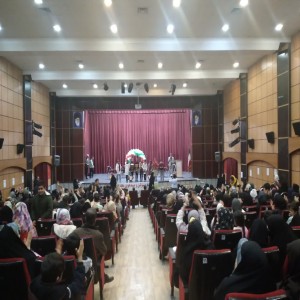 همزمان در ایام الله دهه فجر مراسم جشنی به مناسبت سالروز ولادت حضرت امیرالمؤمنین علیه السلام و روز پدر در فرهنگسرای آیت الله بهاری برگزار شد