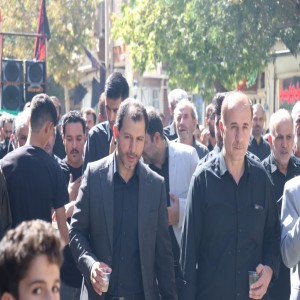 پیاده روی جاماندگان اربعین در شهر بهار