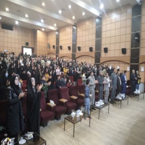 همزمان در ایام الله دهه فجر مراسم جشنی به مناسبت سالروز ولادت حضرت امیرالمؤمنین علیه السلام و روز پدر در فرهنگسرای آیت الله بهاری برگزار شد
