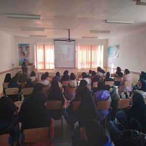 گزارش تصویری از بازدید مسئولین استانی و شهرستانی از نمایشگاه انقلاب در دبیرستان نمونه دولتی حجاب بهار