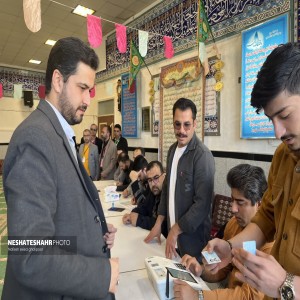 گزارش تصویری از حضور حجت السلام محققی، دکتر میرزایی بخشدار و شهردار لالجین در مصلی این شهر در ساعات اولیه رای دهی