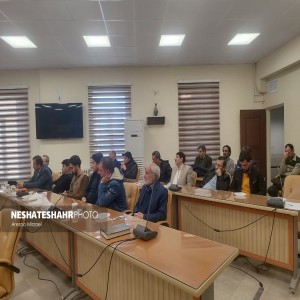 گزارش تصویری از نشست جمعی از فعالین اجتماعی شهر با فرماندار شهرستان