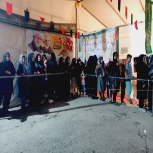 گزارش تصویری از حال و هوای خادمی در موکب آيت الله بهاری(ره) مستقر در ورودی شهر بهار