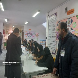 گزارش تصویری از حضور مردم بهار پای صندوق های رأی در شعبات اخذ رأی بهار