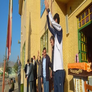 مراسم صبحگاهی با حضور مسئولین به مناسبت هفته بهداشت در دبیرستان پسرانه المهدی