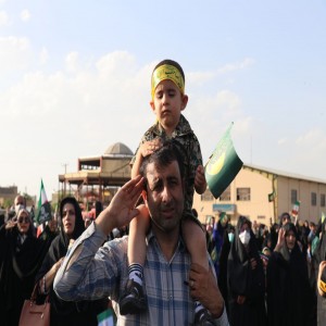 تصاویری از اجرای سرود سلام فرمانده در بهار