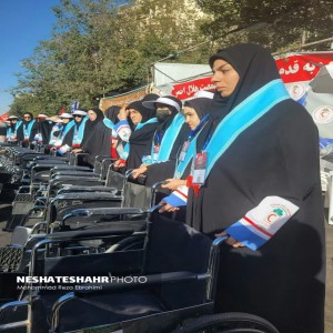 خدمات رسانی اعضای جوانان جمعیت هلال‌احمر استان همدان در رویداد «قدم به قدم در مسیر بهشت» به زائران امام رضا(ع)