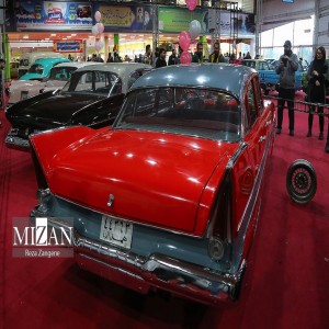 نمایشگاه خودروهای کلاسیک در همدان