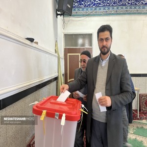 گزارش تصویری از حضور حجت السلام محققی، دکتر میرزایی بخشدار و شهردار لالجین در مصلی این شهر در ساعات اولیه رای دهی
