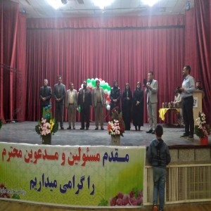 همزمان در ایام الله دهه فجر مراسم جشنی به مناسبت سالروز ولادت حضرت امیرالمؤمنین علیه السلام و روز پدر در فرهنگسرای آیت الله بهاری برگزار شد