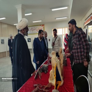 گزارش تصویری از افتتاح نمایشگاه آثار هنرهای تجسمی و خوشنویسی هنرمندان بسیج در فرهنگسرای آیت الله بهاری